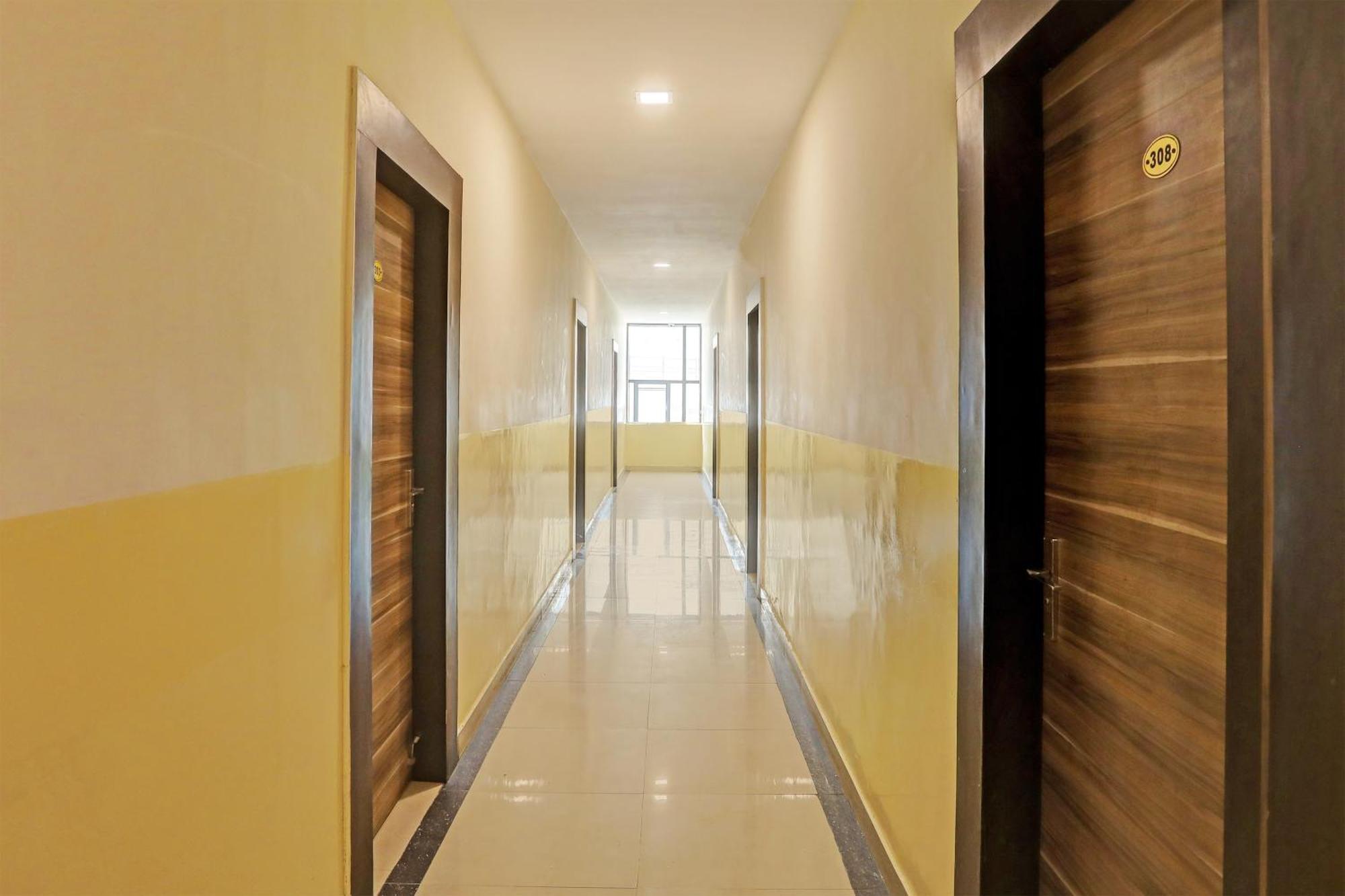 Capital O Saharsh Grand Near Shilparamam Χιντεραμπάντ Εξωτερικό φωτογραφία